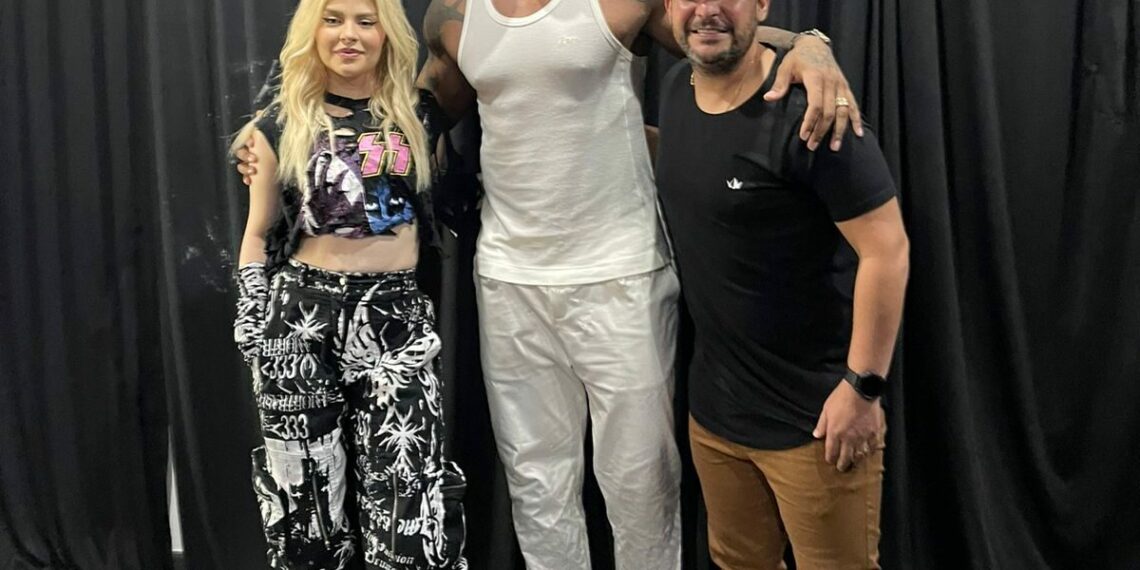 Léo Santana encontra os amigos Luisa Sonza e Jorge no camarim em Manaus e confirma ‘Baile da Santinha’ na capital