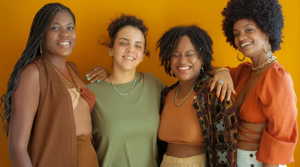 Slam das Minas Bahia promove lançamento de livro em Salvador