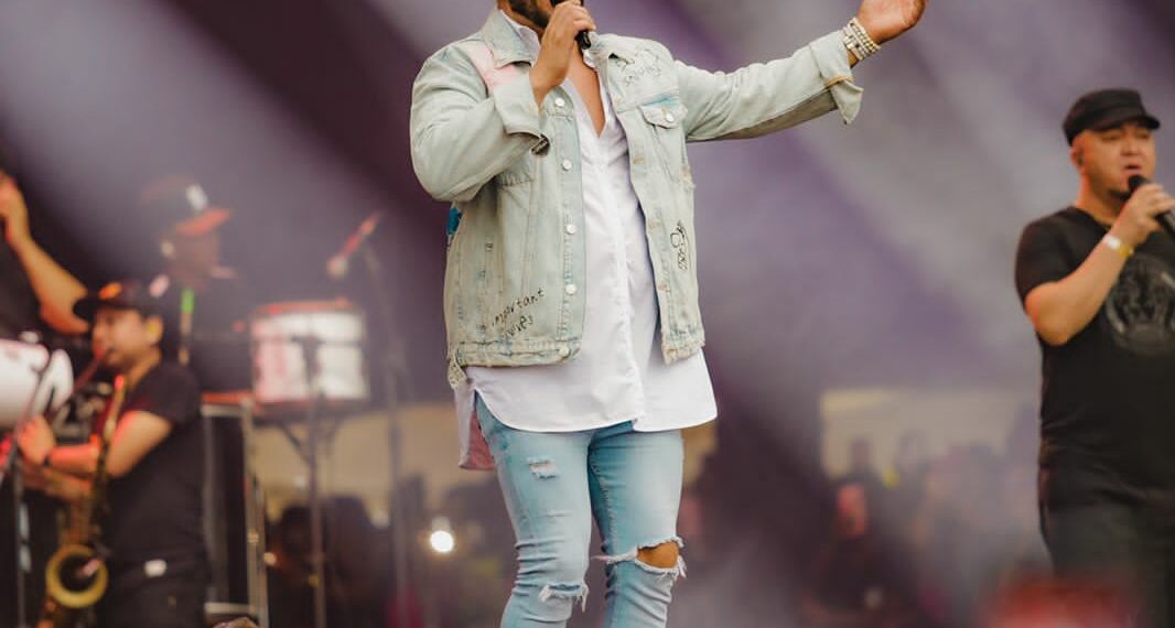 Belo se apresenta em mais uma edição do Pagodin