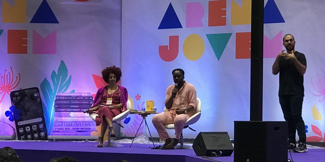 Lazáro Ramos lança seu primeiro livro voltado ao público jovem na Bienal