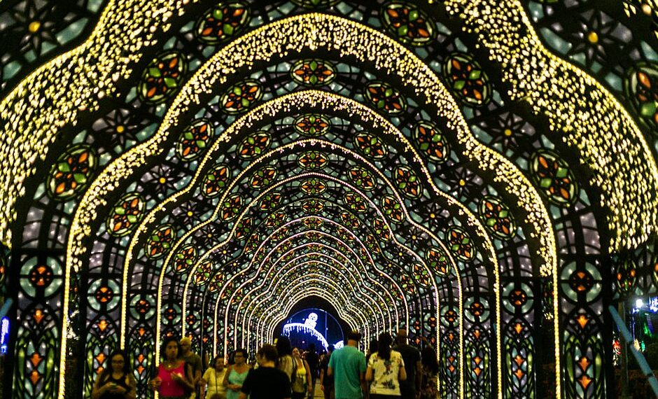 Decoração natalina toma conta da capital baiana nesta terça-feira (29)