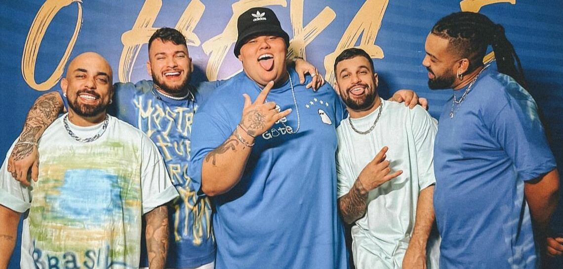 Réveillon Praia do Forte leva samba do Menos é Mais para animar festa no dia 28