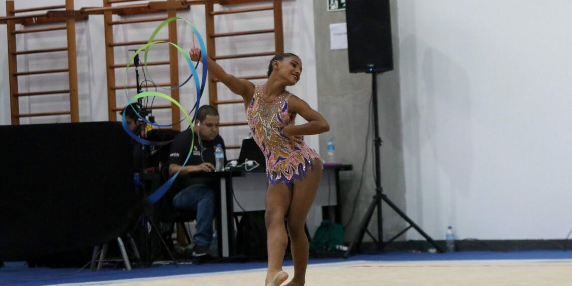 Teatro Jorge Amado recebe noite de apresentações de Ginástica Rítmica