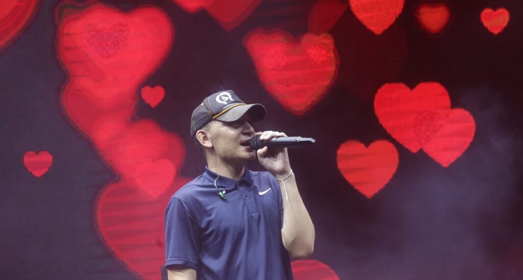 Ivete Sangalo prestigiou os shows dos cantores Tico e João Gomes em Praia do Forte