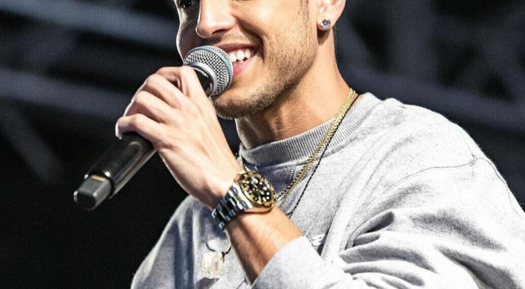 ‘Jingle Bells Kevi Jonny’: o cantor baiano traz animação  em clima natalino