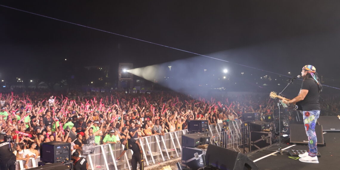 Artistas antecipam carnaval e fazem a folia no Festival de Verão 2023