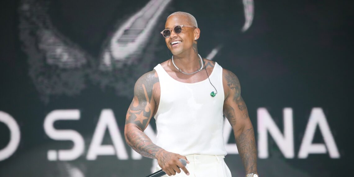 Show de Léo Santana conta com participações inusitadas no Baile da Santinha