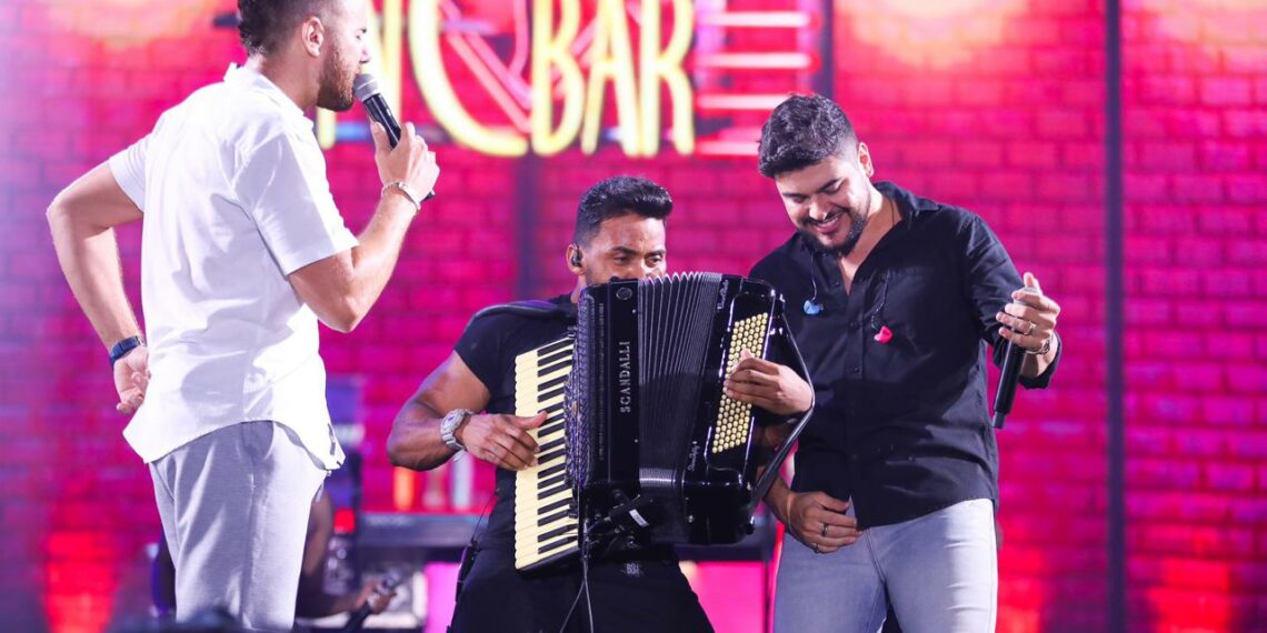 Zé Neto e Cristiano agitam a abertura da terceira edição do Baile da Santinha