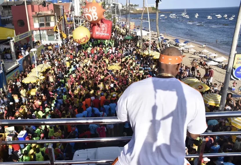 Léo Santana se prepara para o Carnaval de Salvador 2023 dando início aos Ensaios de Verão