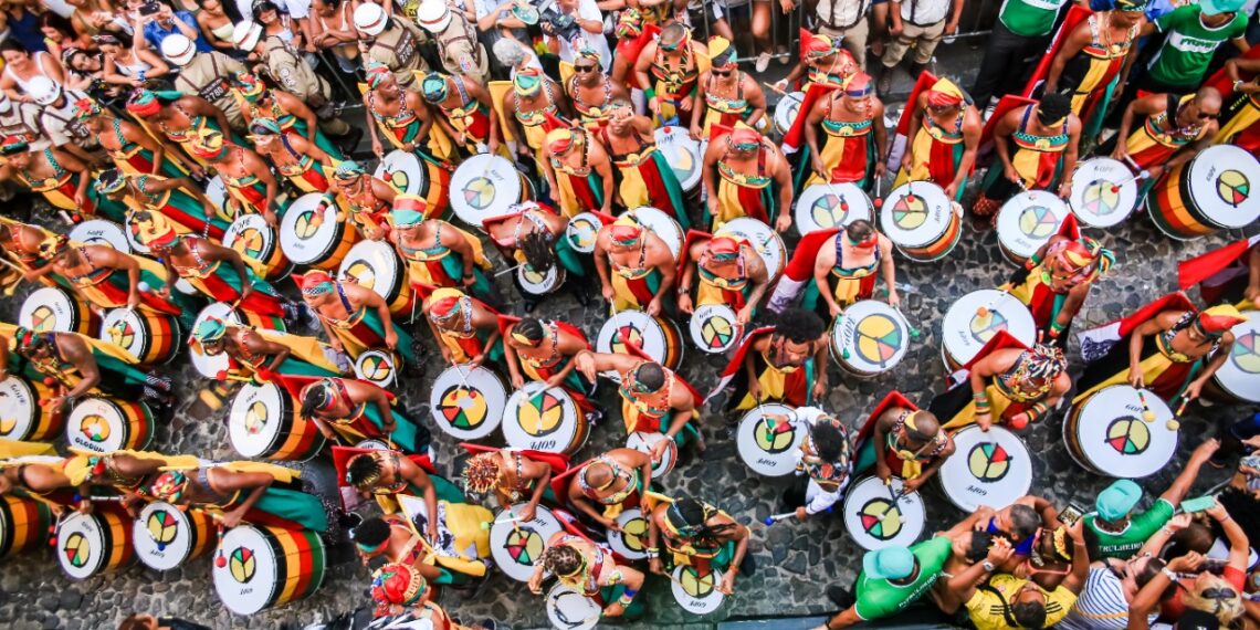 Olodum apresenta o resgate da história dos instrumentos como tema para o Carnaval 2023