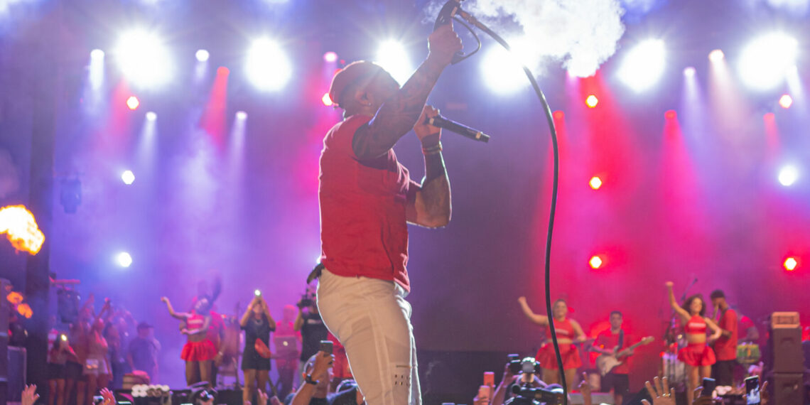 Ensaio energizante de Parangolé agitou a noite deste domingo em Salvador