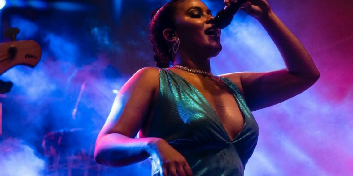 Cantora e compositora baiana recebe prêmio na categoria artista revelação pela APCA