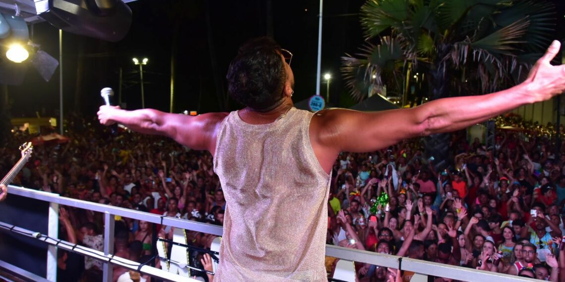 Com ruas lotadas, Lincoln faz passagem épica pelo Furdunço