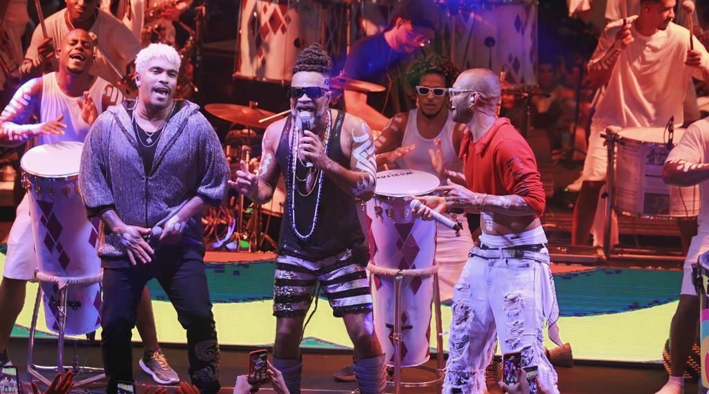 Ressaca da Timbalada lota Guetho Square e encerra Temporada de Verão da banda