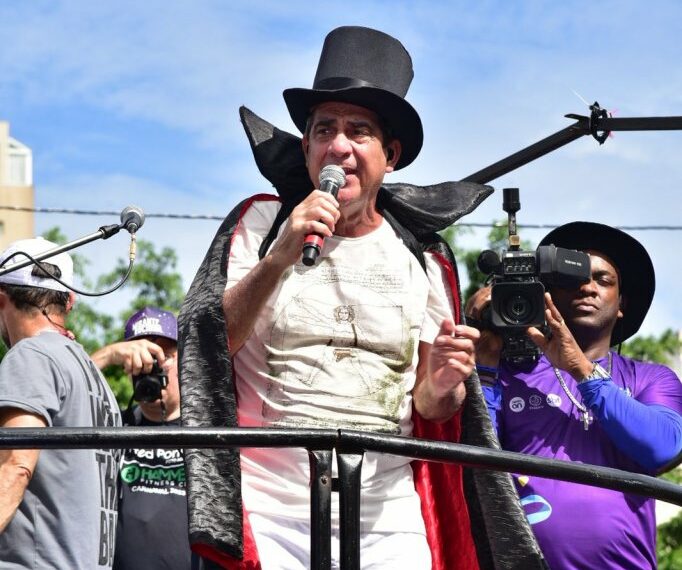 Trios pipoca do Campo Grande abre alas para o último dia de folia carnavalesca na capital baiana