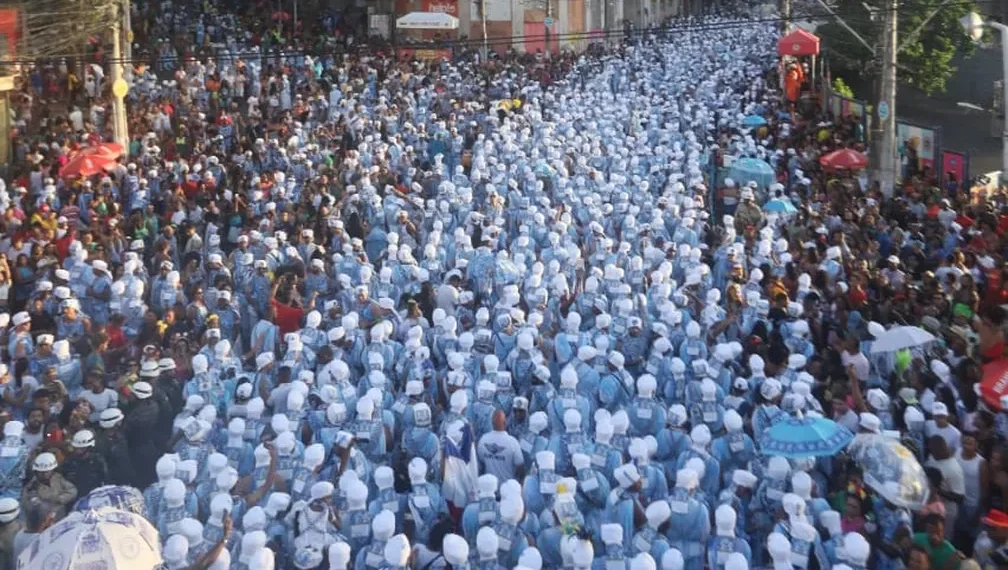 Afoxé Filhos de Gandhy retomam participação na folia baiana com o tradicional “tapete branco”