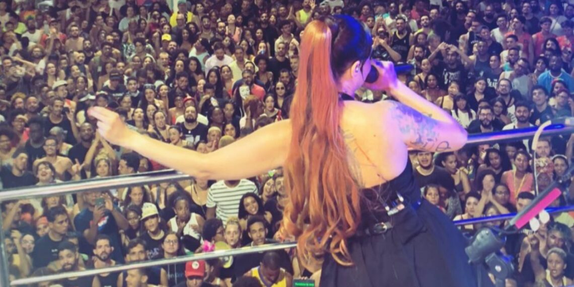 Marcada pela mistura de ritmos, a folia baiana foi palco para o rock da cantora Pitty