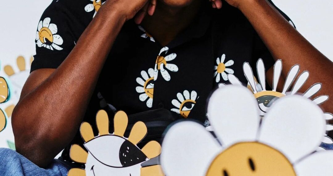 Modelo baiano ganha destaque em nova coleção da Riachuello em collab com Smiley e Ana Strumpf