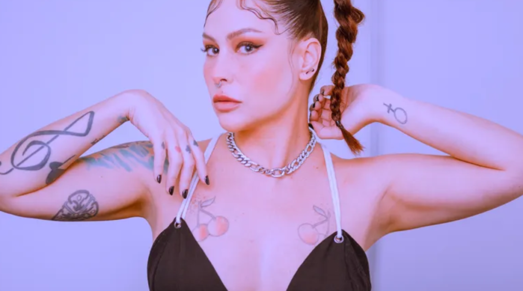 Baiana Pitty estrela campanha do Spotify na Times Square