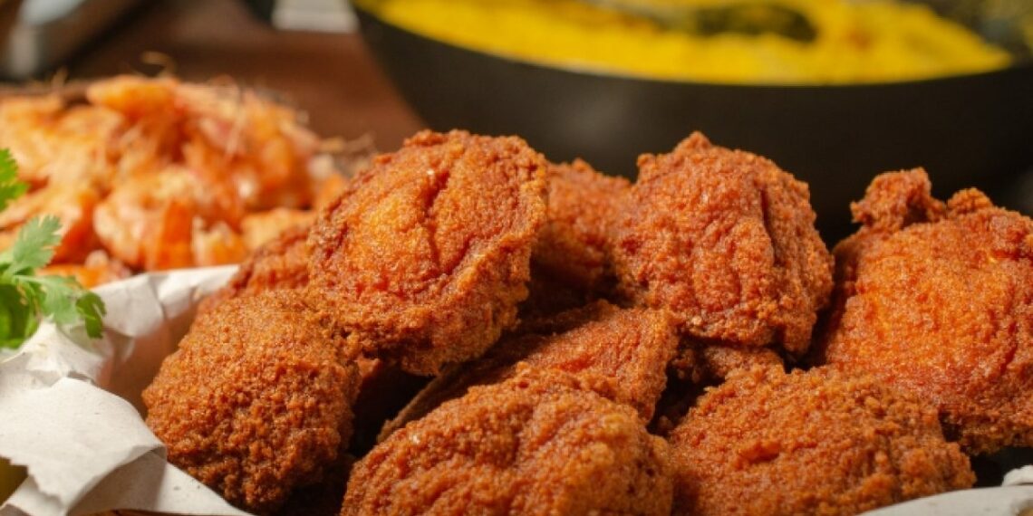 Saiba onde comer acarajé e desfrutar da culinária baiana em Salvador