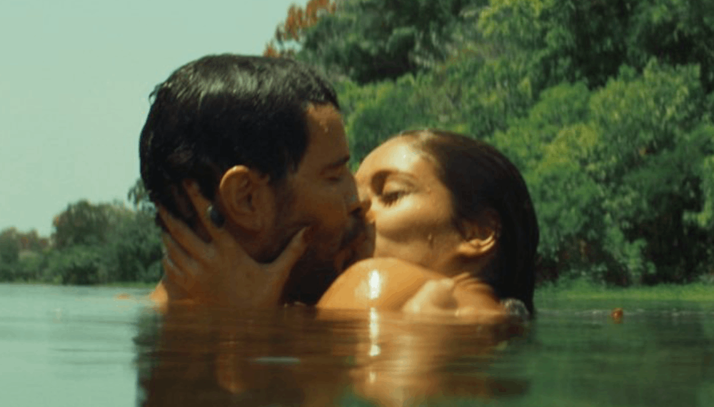 Atriz Sophie Charlotte participa de pré-estreia de filme em Salvador