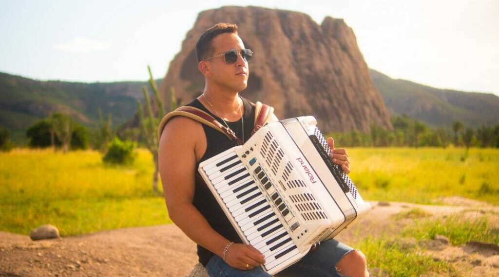 Forró do Tico lança música sobre a história de um andarilho apaixonado