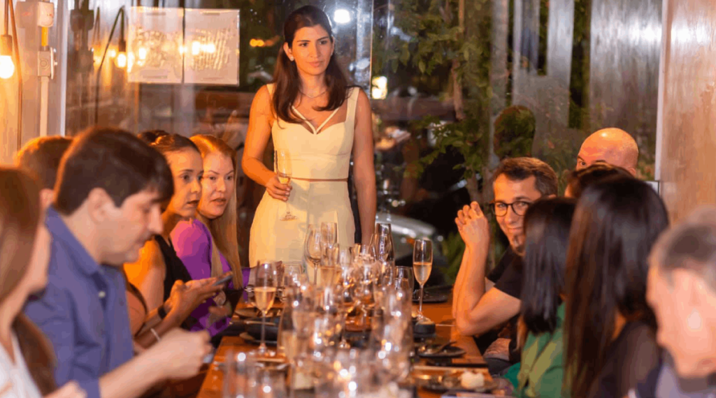 Hiperideal lança vinhos portugueses durante jantar em restaurante na Barra