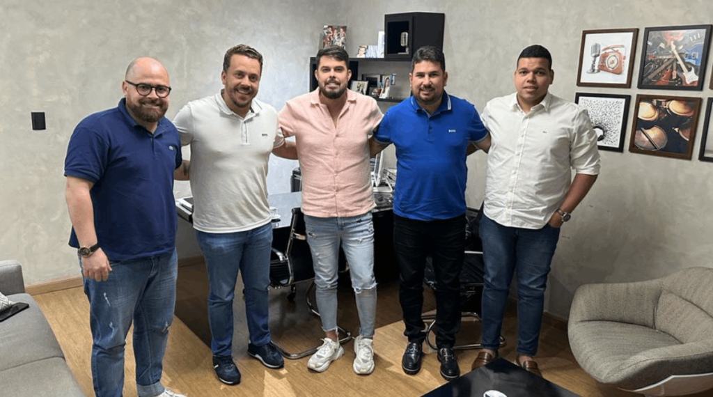 EXCLUSIVO! Kart Love assina contrato com a Salvador Produções