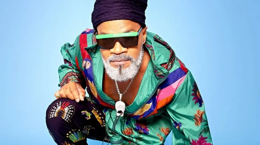 Shopping Barra promove show gratuito de Carlinhos Brown em inauguração de cafeteria