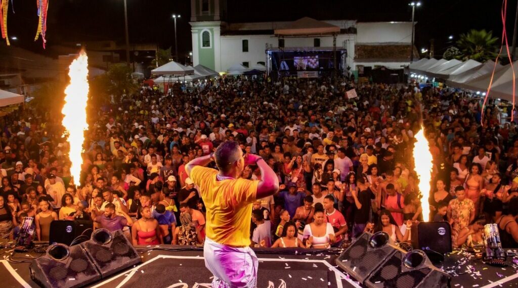 7Kssio arrasta trio pipoca nesta sexta (21) na Micareta de Feira de Santana