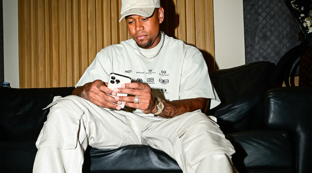 Léo Santana lança EP com músicas inéditas e pede para fãs escolherem a sua favorita