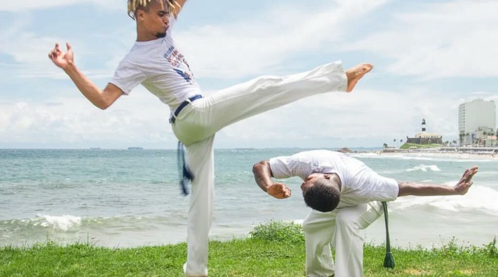 Grupo de capoeira oferece aulas gratuitas para pessoas trans, travestis e não-binárias