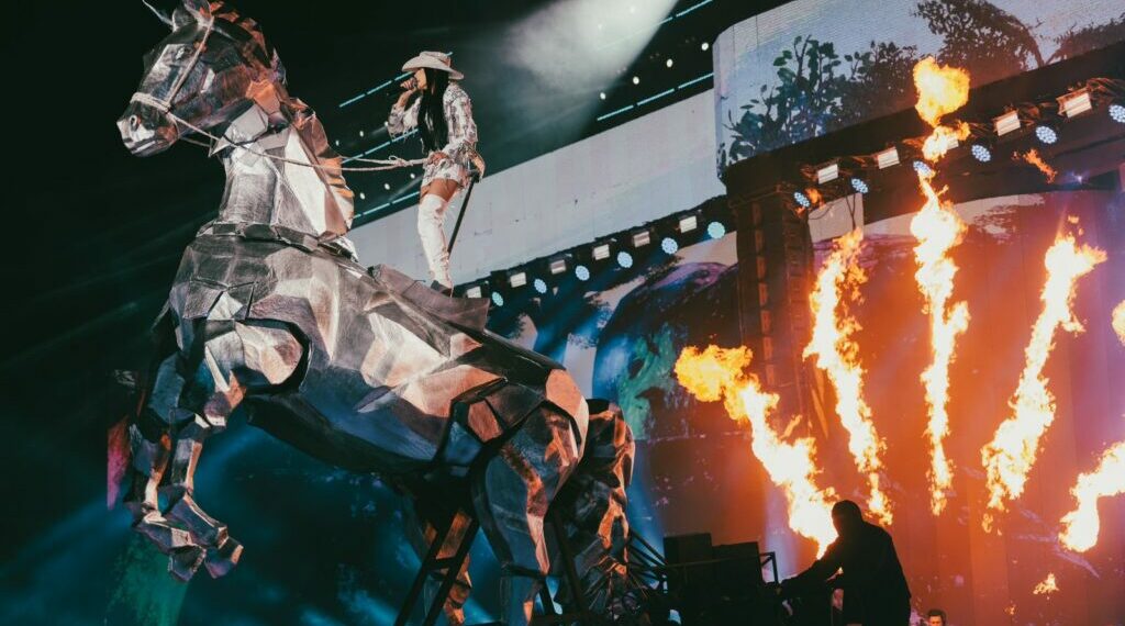 Ana Castela grava 1º DVD com direito a cavalo de 5 metros e convidados especiais