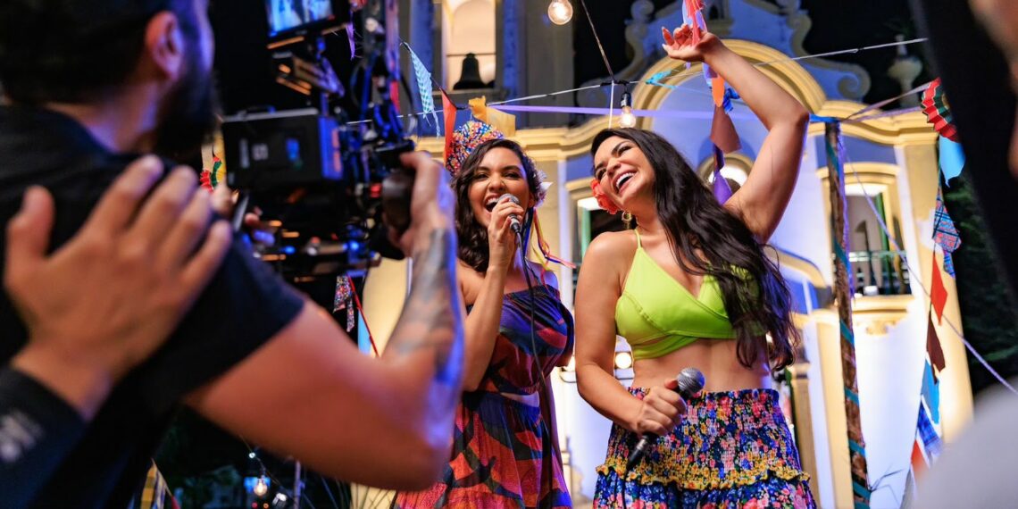 Representando a Bahia, Jeanne Lima grava campanha de São João da Globo Nordeste