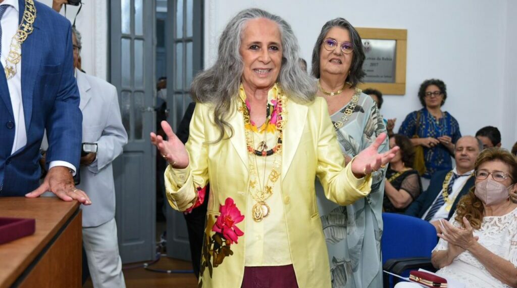 Maria Bethânia toma posse na Academia de Letras da Bahia