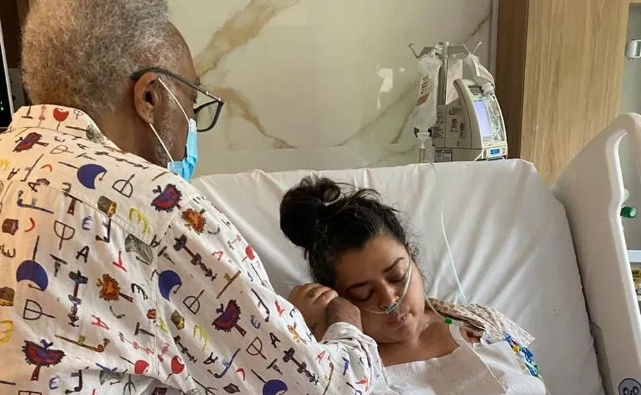 Preta Gil ganha o carinho de Gilberto Gil durante tratamento contra câncer