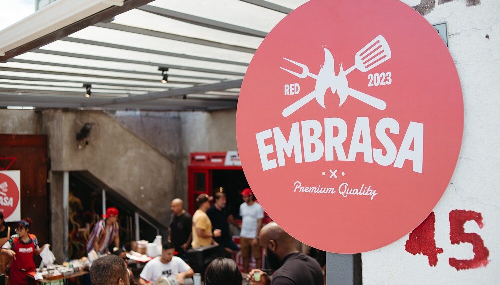 Red Burger celebra Dia do Hambúrguer com roda de samba