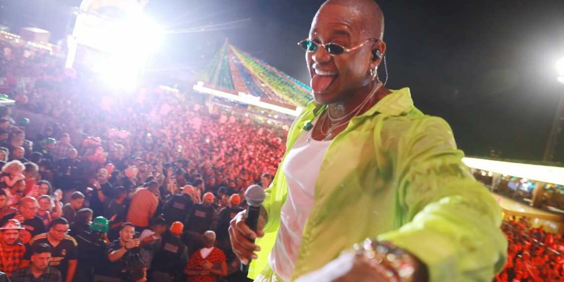 Léo Santana bate recorde de público e fecha os portões do são joão de Caruaru