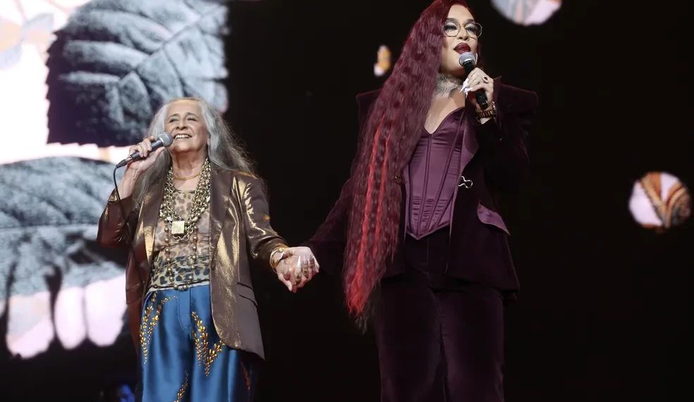 Maria Bethânia canta com Gloria Groove no Prêmio da Música Brasileira