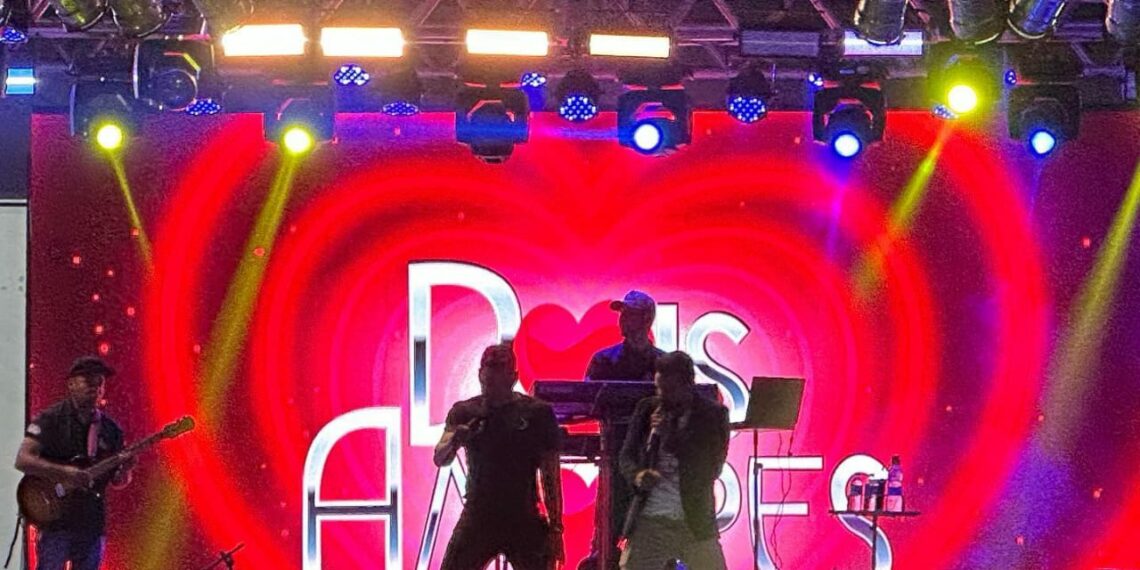 Banda Dois Amores cumpre maratona de shows pelo interior da Bahia