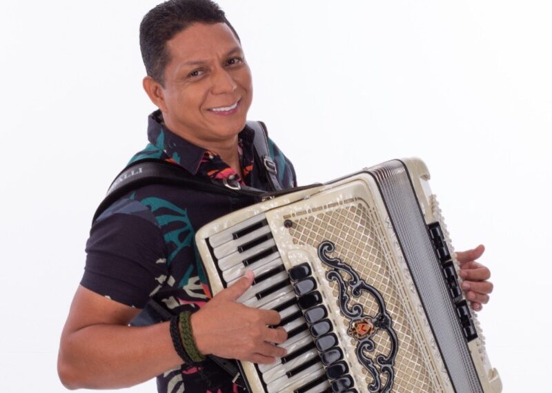 Em comemoração aos 20 anos de carreira, Targino Gondim lança novo álbum