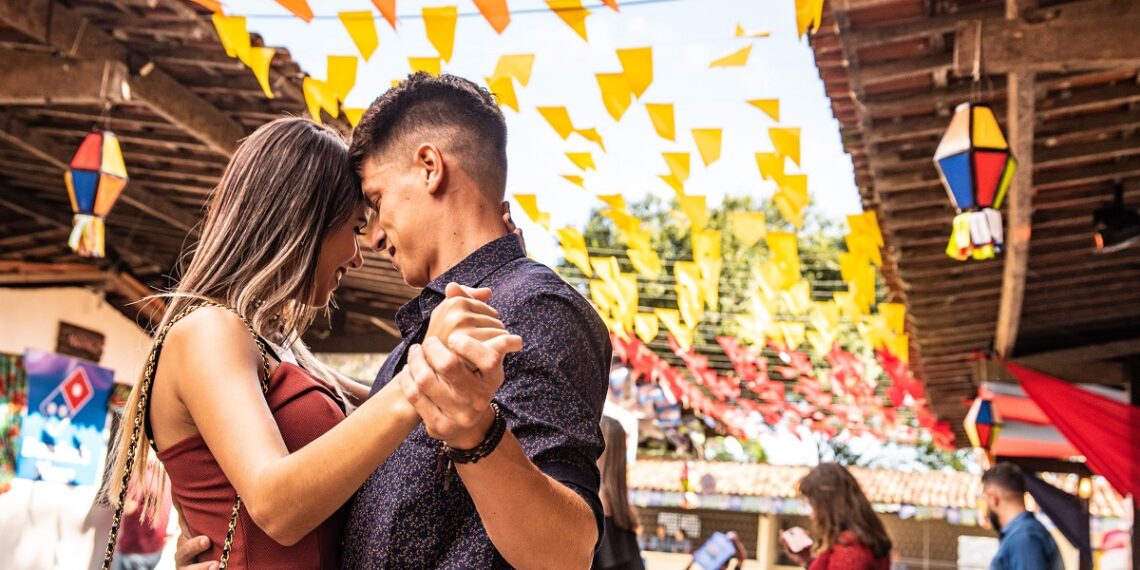 Para dançar com o benzinho, Salvador promove bailes de forró o ano todo