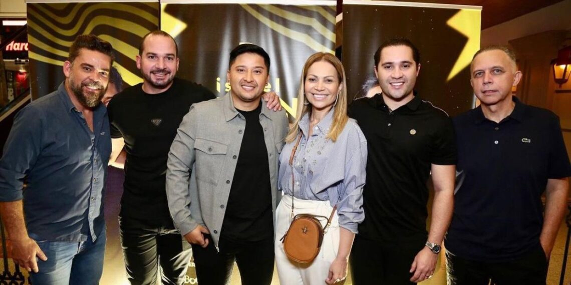 Solange Almeida inicia como empresária no forró; cantora vai gerenciar carreira de Peruano