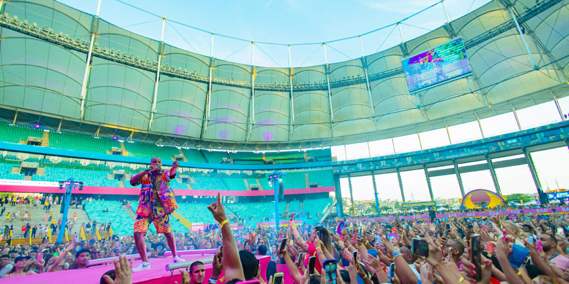 Thiaguinho relembra início do Tardezinha em Salvador e comemora retorno