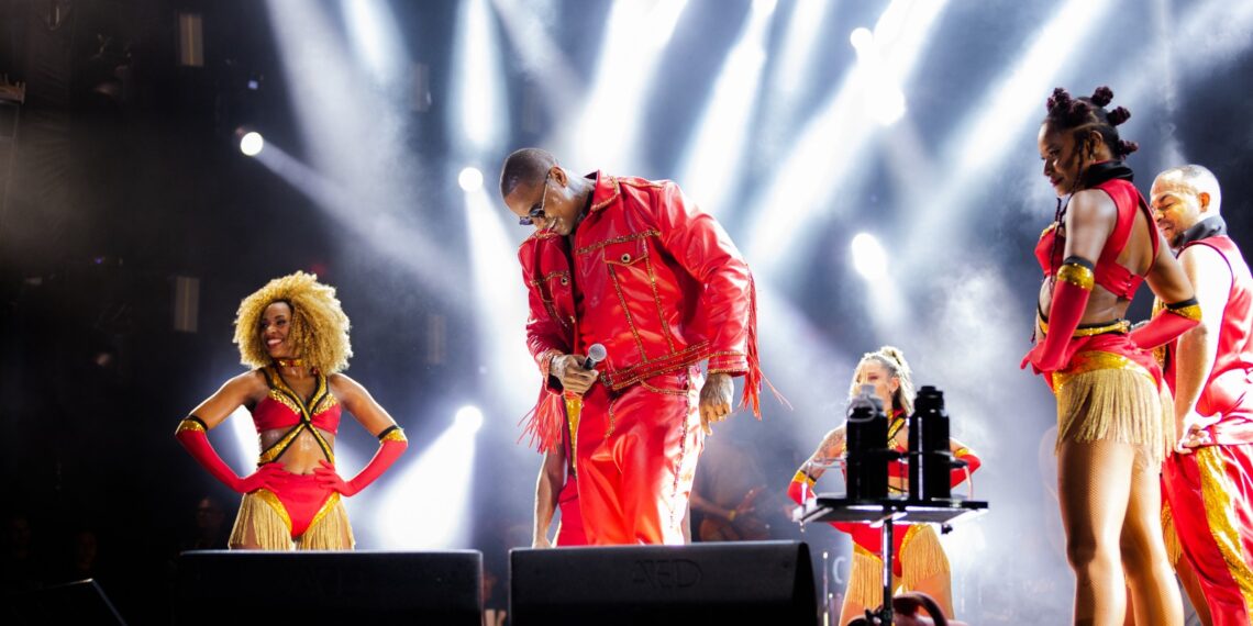 ‘Uma entrega de qualidade’, declara Léo Santana sobre o Baile da Santinha