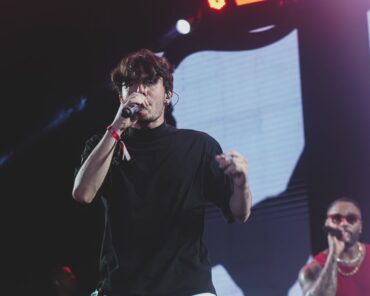 Wilsinho canta sucesso “P#rra Véi!” ao lado de Tony Salles no Ensaio do Parango