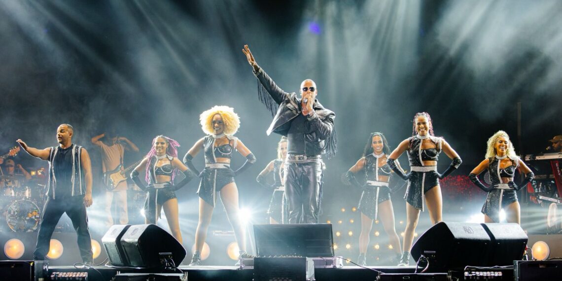 Baile da Santinha tem 2ª edição marcada por encontros especiais e Wet lotado