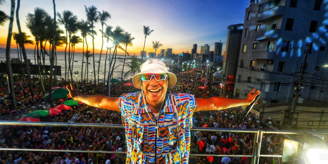 Márcio Victor estreia no Furdunço e arrasta milhares de pessoas no circuito