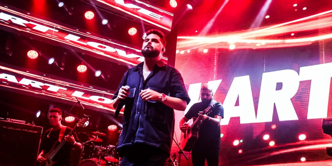 1ª noite do Camarote Club reuniu shows de Gusttavo Lima, Vitor Fernandes e Kart Love
