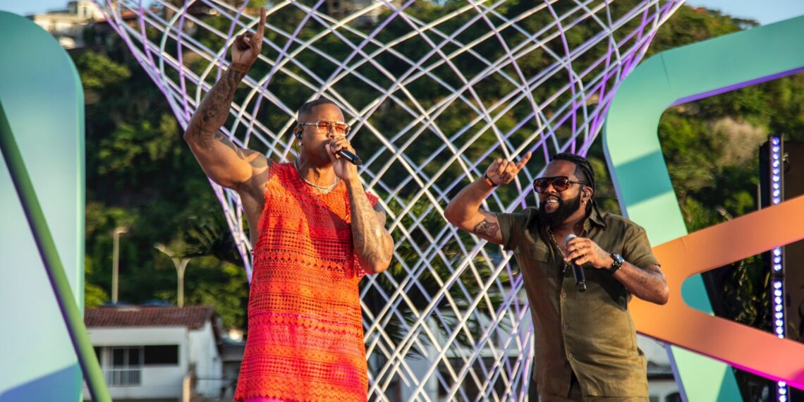 Léo Santana lança mais um single do PaGGodin, desta vez em parceria com Xande de Pilares